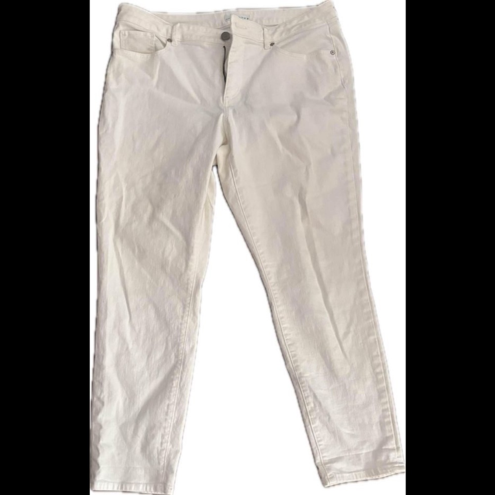 Loft jeans size 32” aka 14 woman’s white FREE SHIPPING